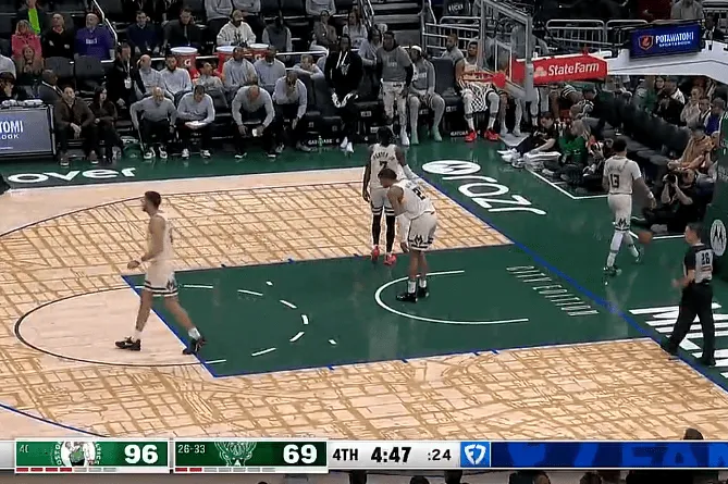 九游数字服务-普里查德三分投进，绿军领先雄鹿到30分杀死比赛悬念