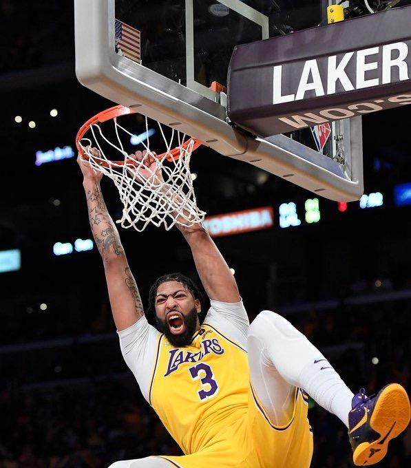 九游正版平台-大前中锋随意切换！戴维斯稳定发挥助湖人走出低谷