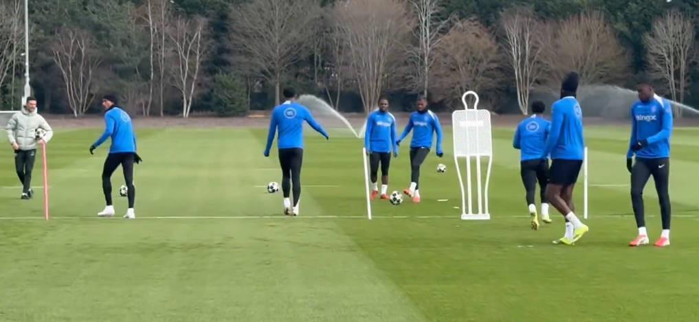 九游品牌主页-跟队：埃斯特旺参加了切尔西的公开训练，里斯、约恩森缺席